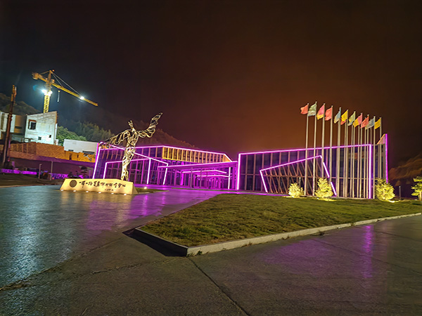 城市亮化是现代城市建设的重要组成部分，它不仅可以美化城市的夜景，还能提升城市的整体形象。随着科技的不断进步，城市亮化也得到了更多的关注和创新。本文将介绍一些关于城市亮化的创意和技术，帮助读者了解新区城市亮化的重要性以及如何进行新区城市亮化的规划和实施。